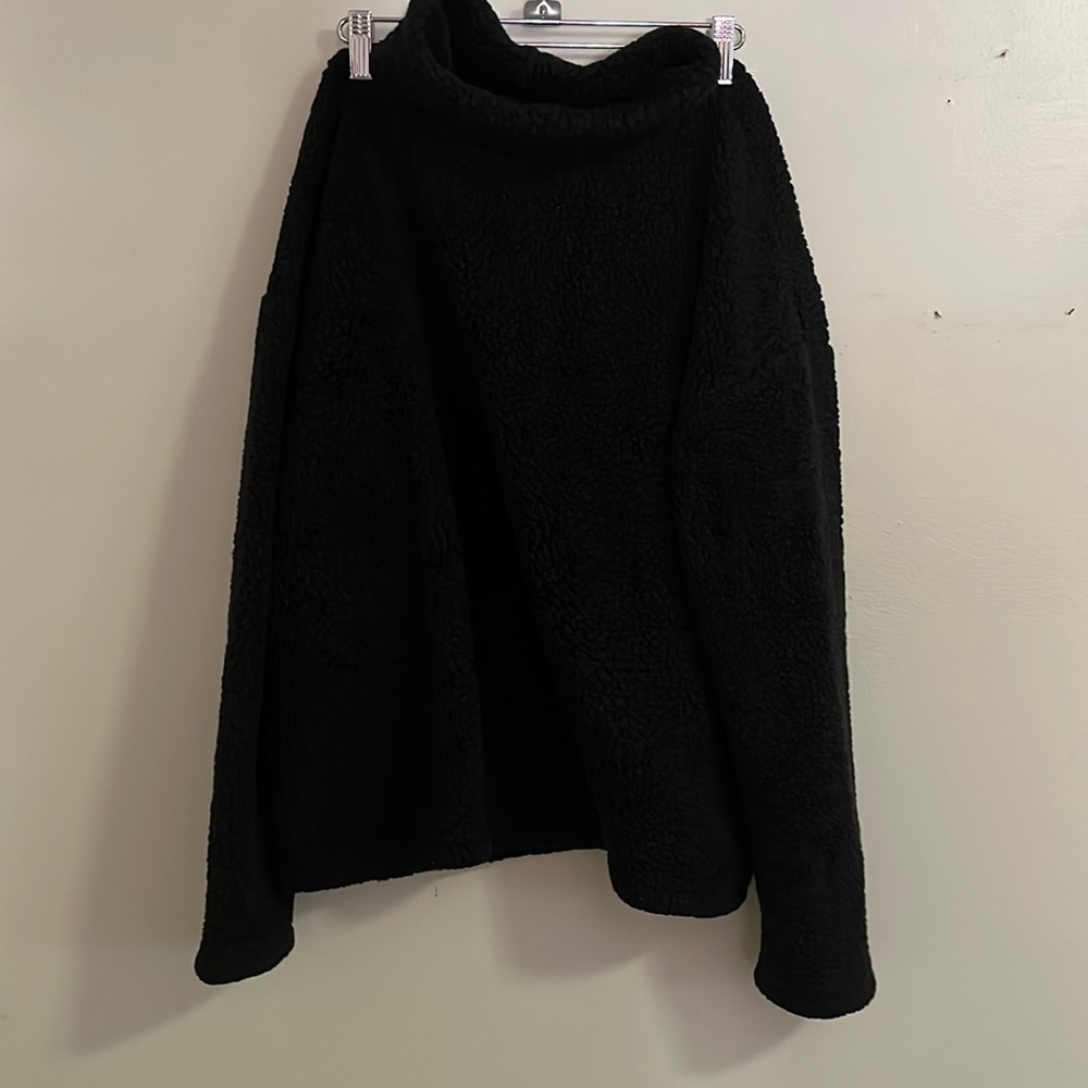 Black fleece pullover 🖤